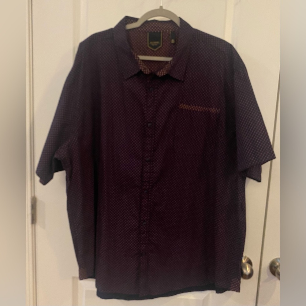 Six Lincoln NY Short Sleeve Button Up Shirt Sz 4X Blue w/Burgundy Print Pocket
